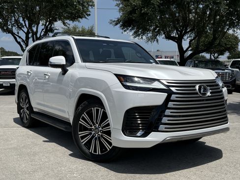Used 2026 Lexus LX 600 4WD w/ Accessory Package (Z1) image 2