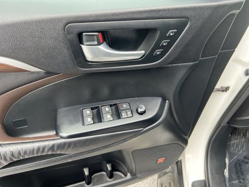 Used 2016 Toyota Highlander Limited AWD/4WD image 15