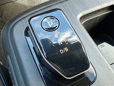 Used 2023 Nissan Ariya EVOLVE+ image 18