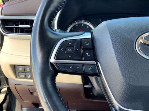 Used 2021 Toyota Highlander Platinum FWD image 23