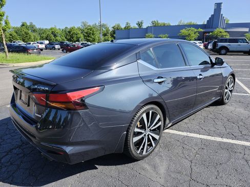 Used 2019 Nissan Altima 2.0 Platinum FWD image 16