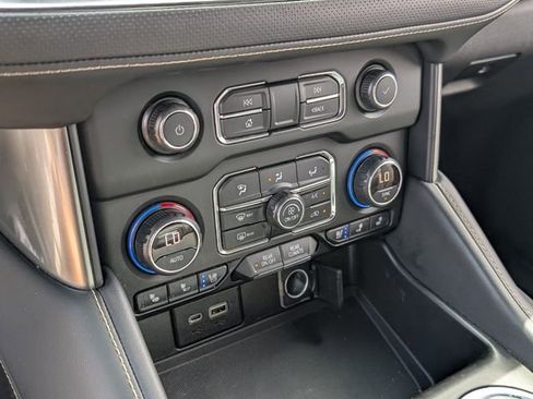 Used 2021 Chevrolet Suburban Premier w/ Premium Package image 27