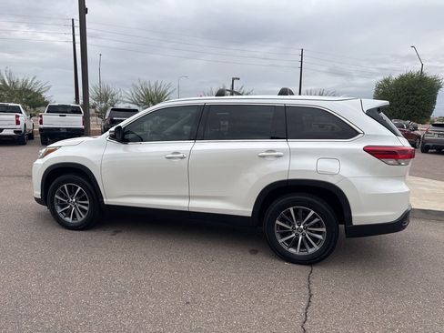 Used 2019 Toyota Highlander XLE image 10