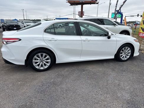 Used 2020 Toyota Camry LE AWD/4WD image 8