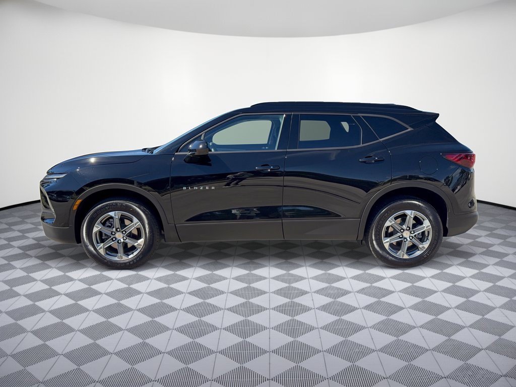 Used 2024 Chevrolet Blazer LT w/ Convenience Package FWD image 2