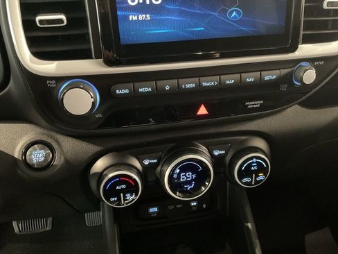 New 2025 Hyundai Venue Limited image 13