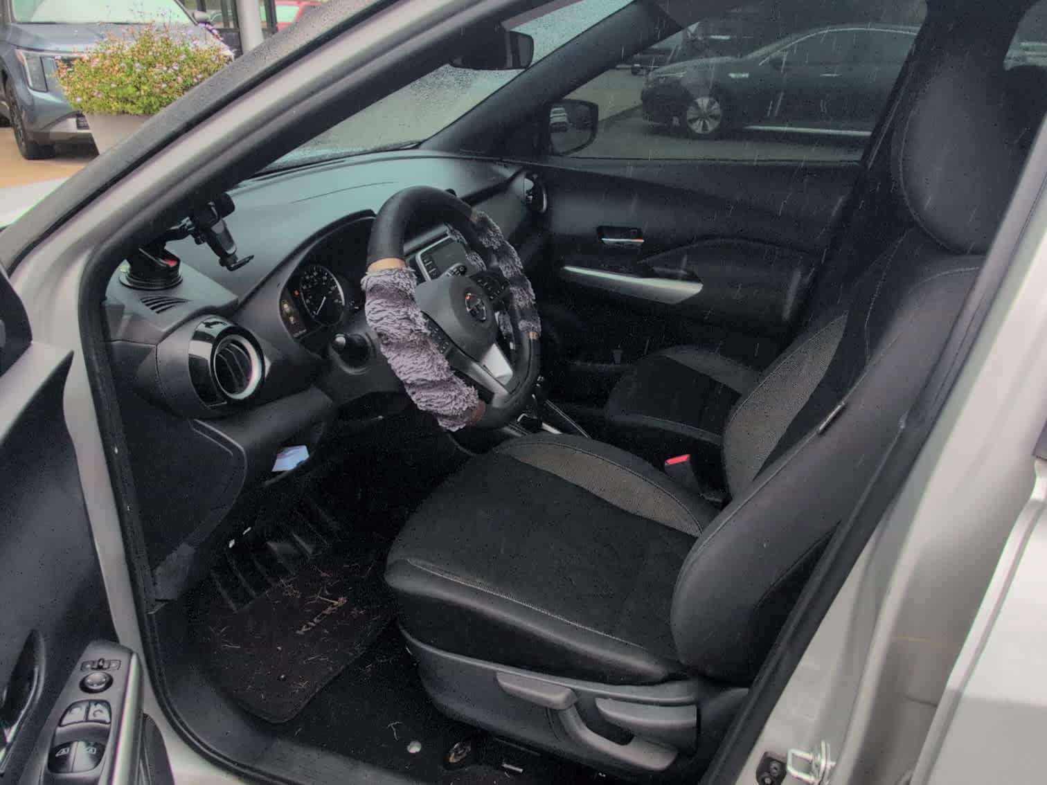 Used 2020 Nissan Kicks SV FWD image 11