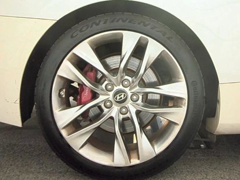 Used 2013 Hyundai Genesis 3.8 image 14