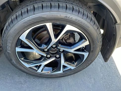 Used 2018 Toyota C-HR XLE image 30