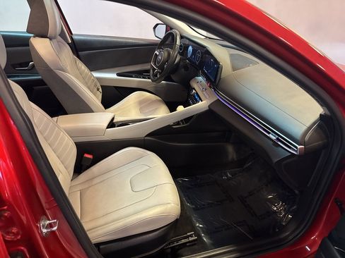 Used 2021 Hyundai Elantra Limited image 56