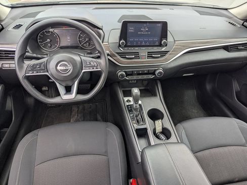 Used 2025 Nissan Altima 2.5 SV FWD image 28