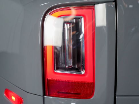 Used 2022 Rolls-Royce Cullinan w/ Dark Exterior Package AWD/4WD image 21