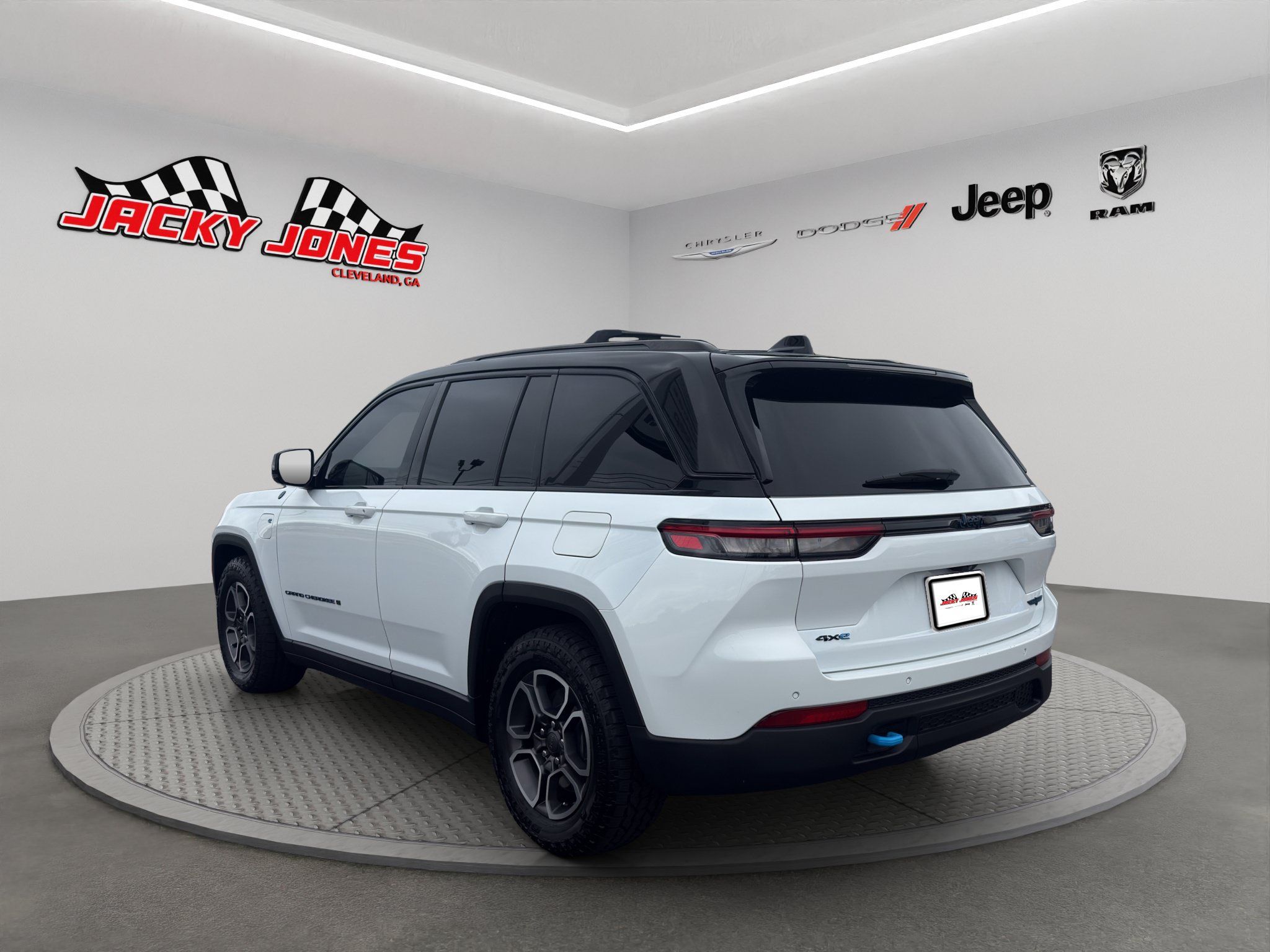 Used 2023 Jeep Grand Cherokee Trailhawk AWD/4WD image 7