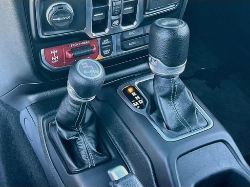 Certified 2025 Jeep Wrangler Unlimited Rubicon w/ Safety Group AWD/4WD image 17