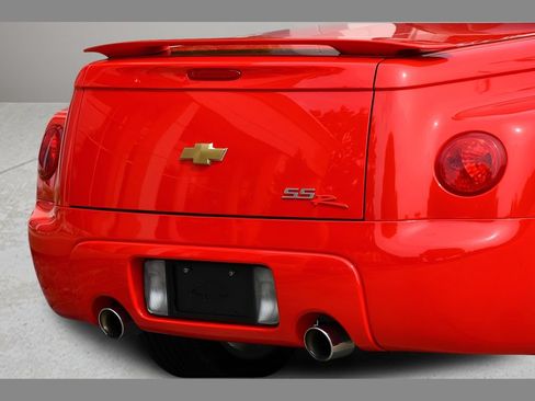 Used 2004 Chevrolet SSR w/ Preferred Equipment Group RWD image 24