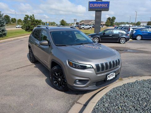 Used 2021 Jeep Cherokee Latitude Lux image 2
