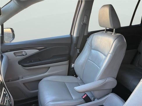 Used 2018 Honda Pilot Touring image 14