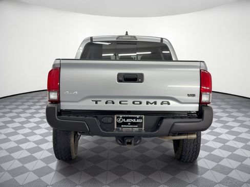 Used 2020 Toyota Tacoma SR5 AWD/4WD image 11