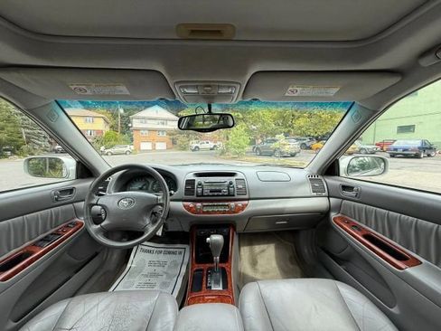 Used 2002 Toyota Camry XLE image 23