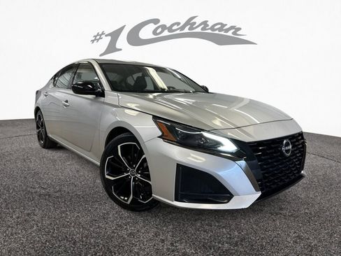 Used 2023 Nissan Altima 2.5 SR image 1