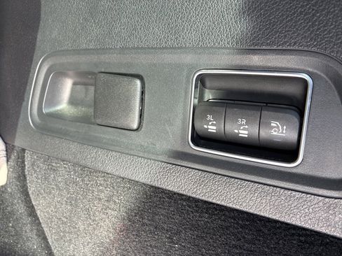 Used 2024 Mercedes-Benz GLS 450 4MATIC image 32