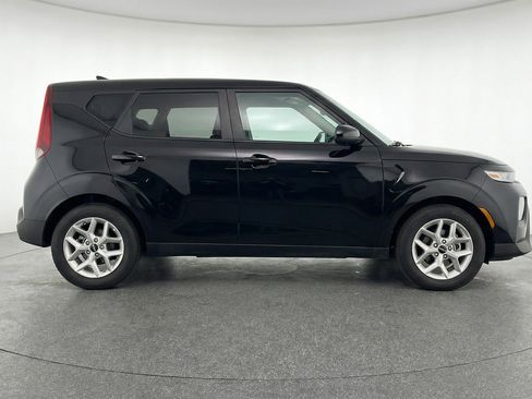 Used 2025 Kia Soul LX w/ LX Technology Package image 11