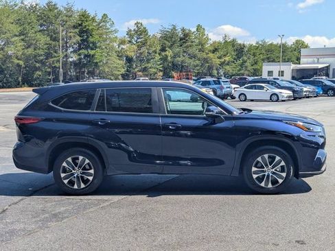 Used 2023 Toyota Highlander XLE FWD image 8