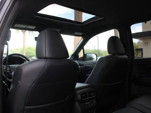 Used 2025 Honda Passport Black Edition image 17