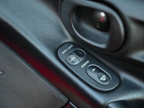 Used 2002 Chevrolet Corvette Z06 w/ Memory Pkg image 95