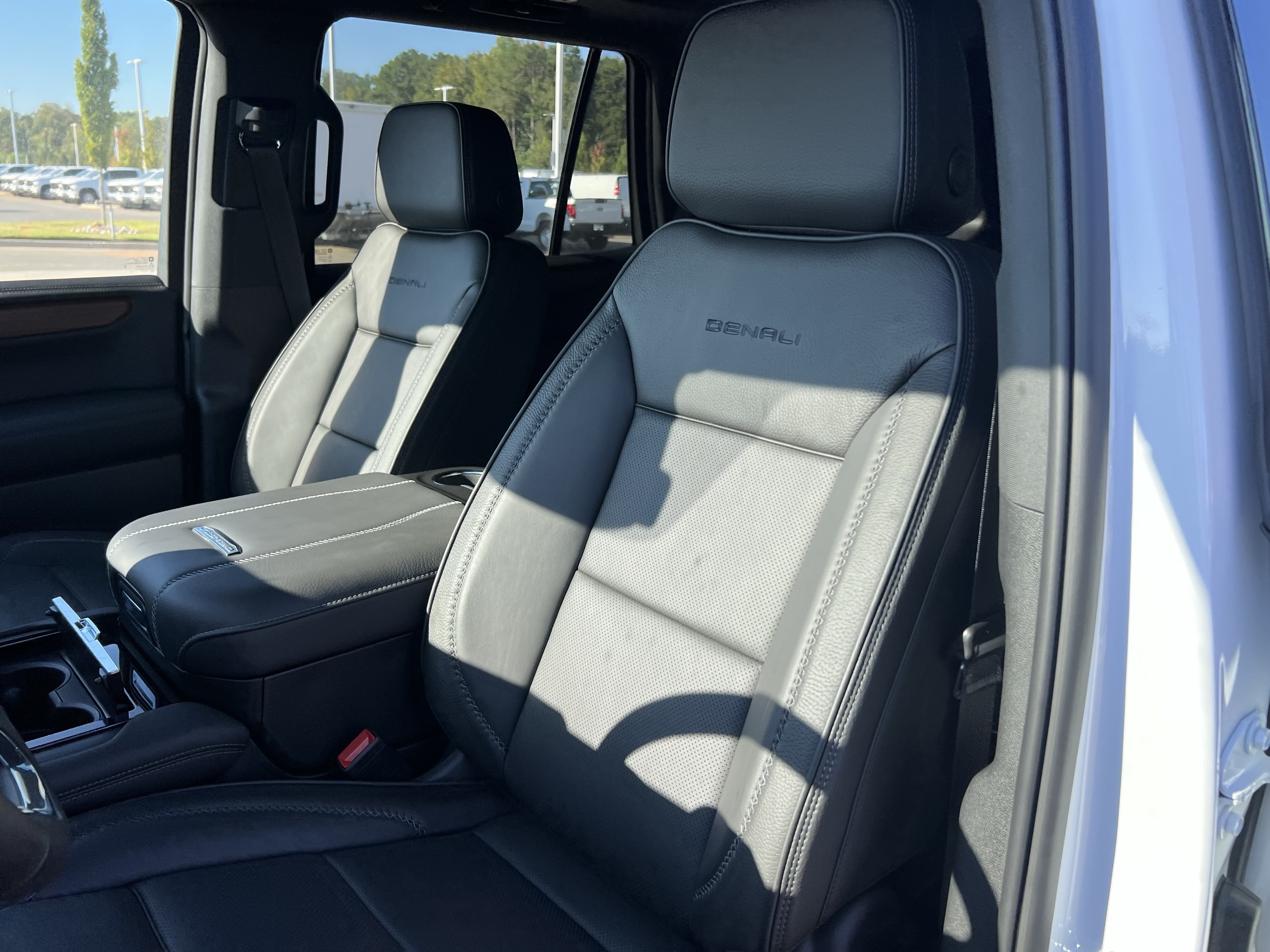Used 2026 GMC Yukon Denali w/ Sun & Power Step Package AWD/4WD image 16