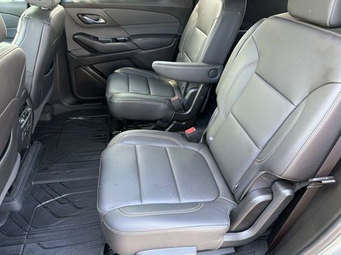 Used 2023 Chevrolet Traverse LT w/ LT Premium Package AWD/4WD image 22