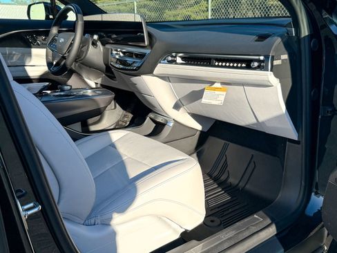 New 2026 Cadillac Lyriq Luxury image 9