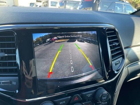 Used 2021 Jeep Grand Cherokee Limited w/ Luxury Group II image 26