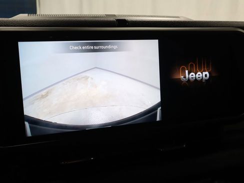 Used 2024 Jeep Wrangler Unlimited w/ Convenience Group image 3