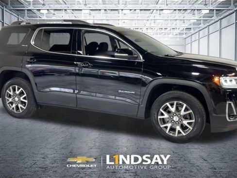 Used 2023 GMC Acadia SLE w/ Driver Convenience Package image 3