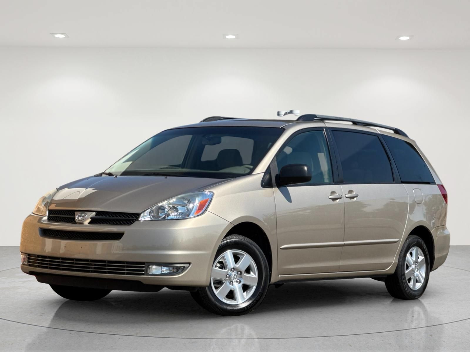 Used 2005 Toyota Sienna LE w/ LE Pkg 8 FWD image 2