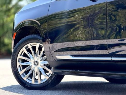 Used 2023 Cadillac Escalade ESV Premium Luxury AWD/4WD image 16