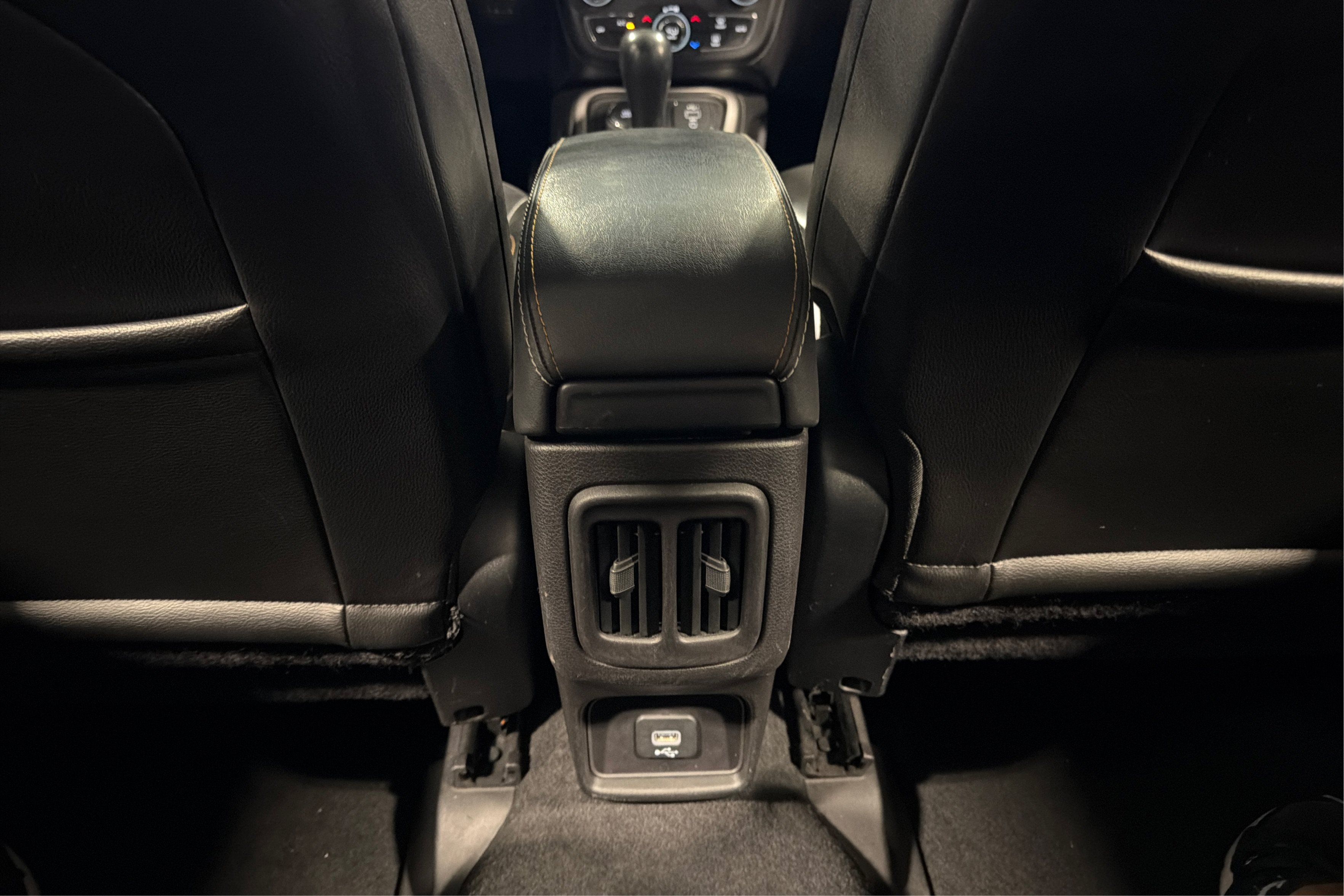Used 2020 Jeep Compass Latitude AWD/4WD image 35