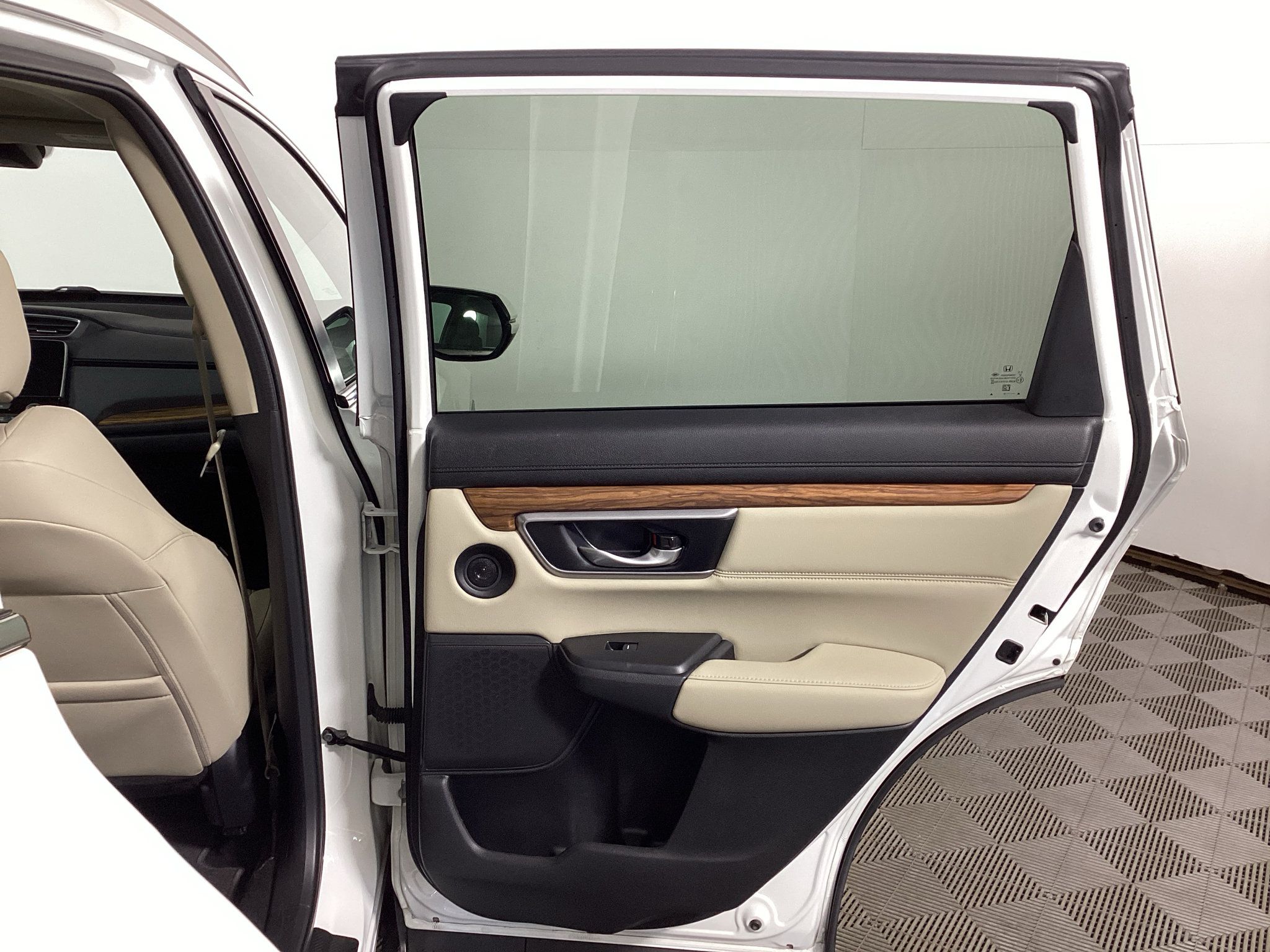 Used 2018 Honda CR-V Touring image 11
