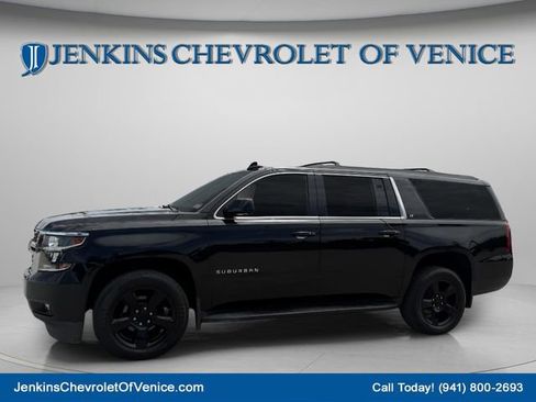 Used 2020 Chevrolet Suburban LT w/ Luxury Package AWD/4WD image 10