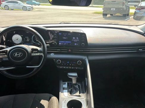 Used 2021 Hyundai Elantra SEL w/ Convenience Package FWD image 10