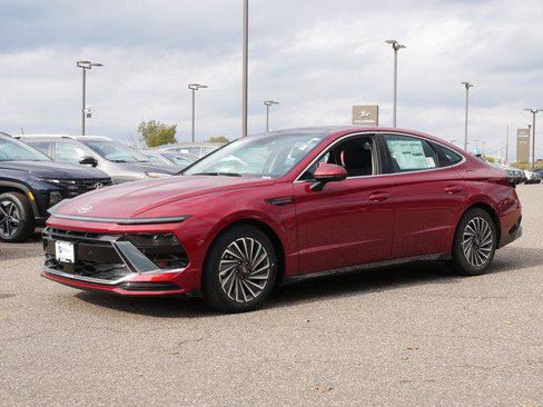 New 2025 Hyundai Sonata Limited image 2
