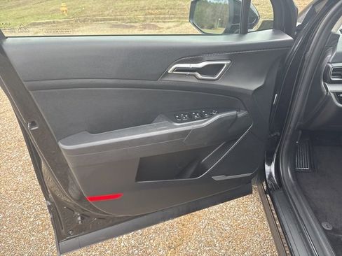 Used 2024 Kia Sportage LX image 16