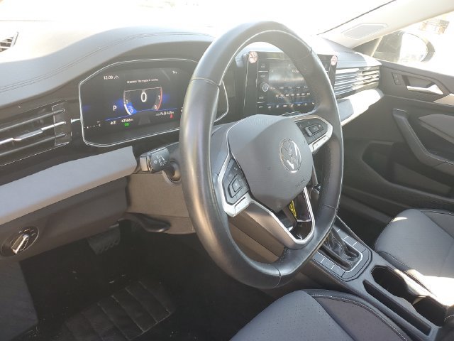 Certified 2025 Volkswagen Jetta SE FWD image 18