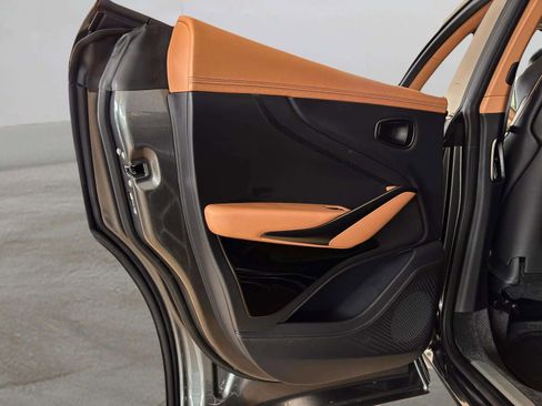 Used 2025 Aston Martin DBX 707 image 34