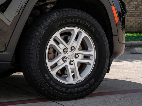 Used 2022 Jeep Grand Cherokee Laredo w/ Luxury Tech Group I image 68