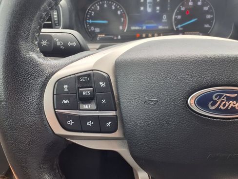 Used 2021 Ford Explorer Limited w/ Equipment Group 301A AWD/4WD image 16
