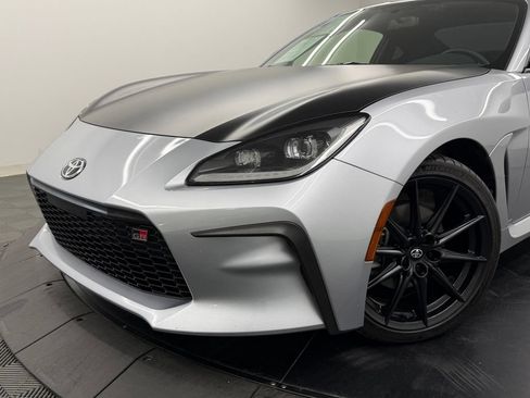 Used 2025 Toyota GR86 Premium w/ ALL Weather Mat Package (TMS) RWD image 4