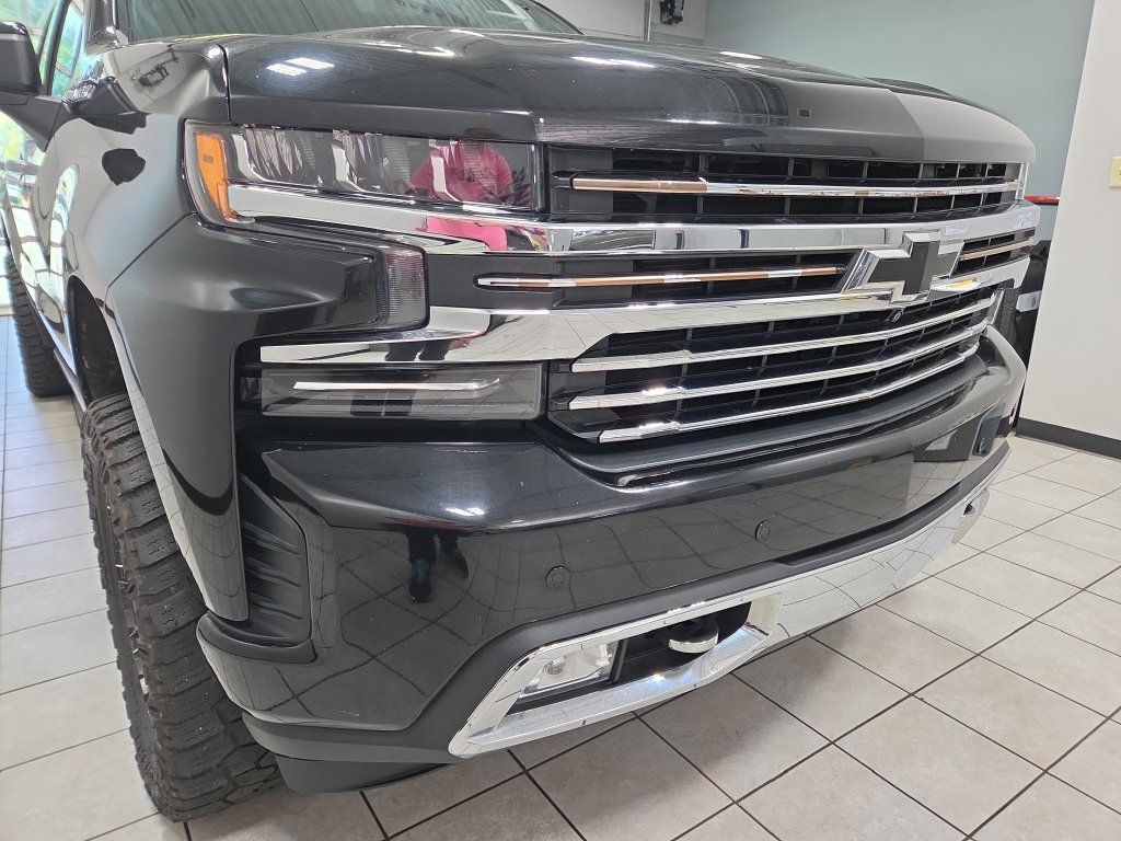 Used 2019 Chevrolet Silverado 1500 High Country w/ Technology Package AWD/4WD image 26