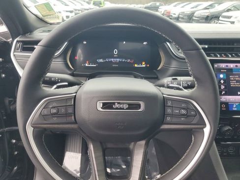 Certified 2025 Jeep Grand Cherokee L Limited w/ Luxury Tech Group II image 20